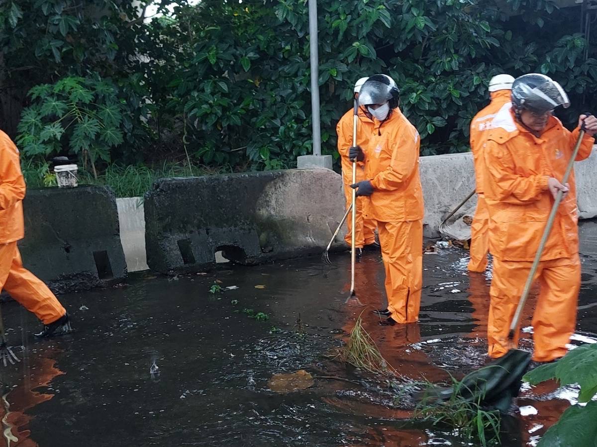  113年7月23日凱米颱風五股區偵水志工協助清理異物堵塞、排除積淹水